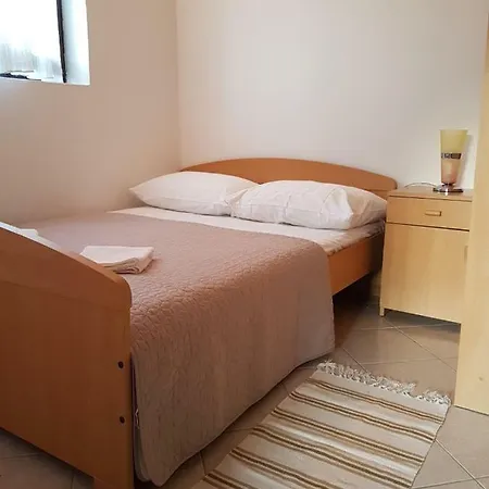 Apartment Karin Donji Karin